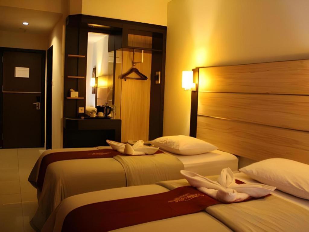 Travello Hotel Manado Exterior photo